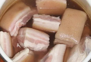 Сало соленое со специями в рассоле