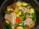 Баранина с овощами, гранатом, лесными ягодами и орехами