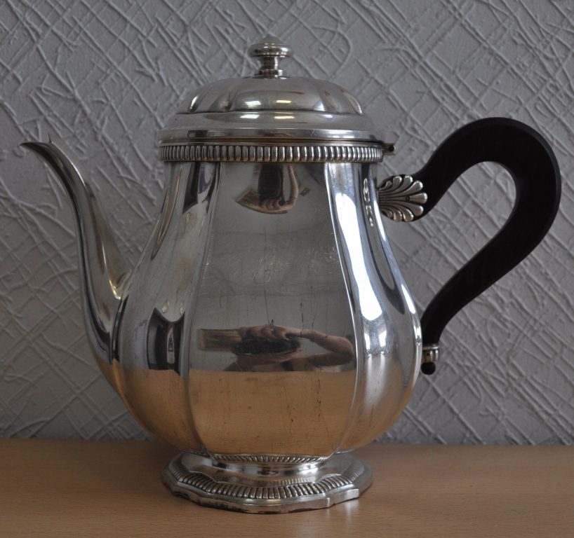 АК 11493 Чайник заварочный с деревянной ручкой, Европа, начало XX века, восстановлен, 1,2 литра, мельхиор, белый (Фото №1)